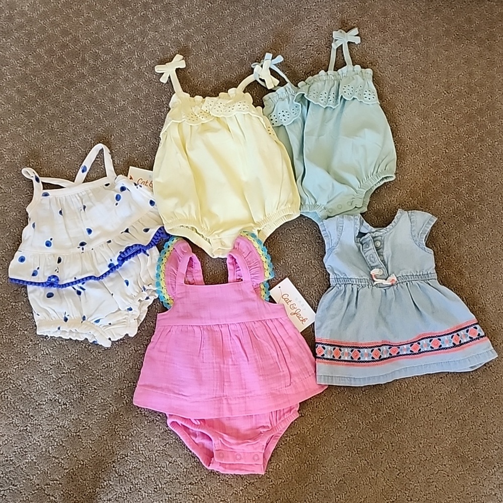 Newborn clothes